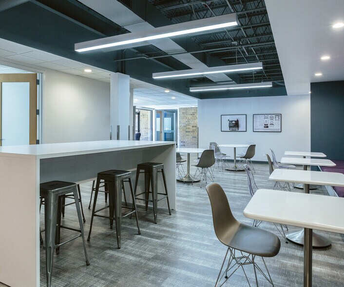 2100 Manchester Rd, Wheaton, IL à louer - Photo principale – Image 1 sur 6