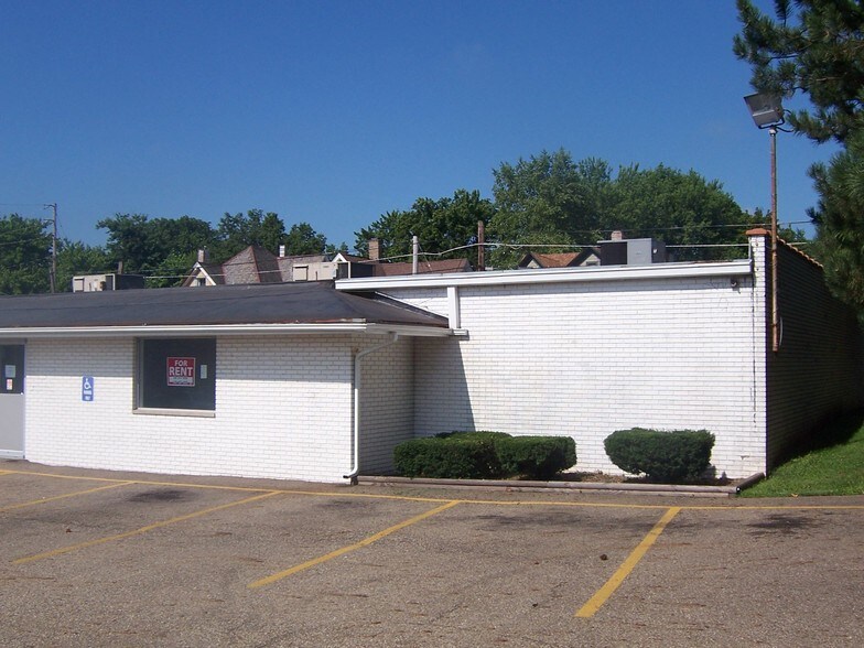 820 Amherst Rd NE, Massillon, OH à vendre - Photo de l’immeuble – Image 3 sur 4
