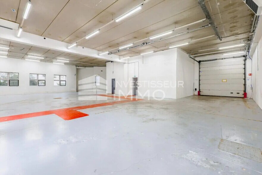 Bureau dans Saint-Thibault-des-Vignes à louer - Photo intérieure – Image 3 sur 5