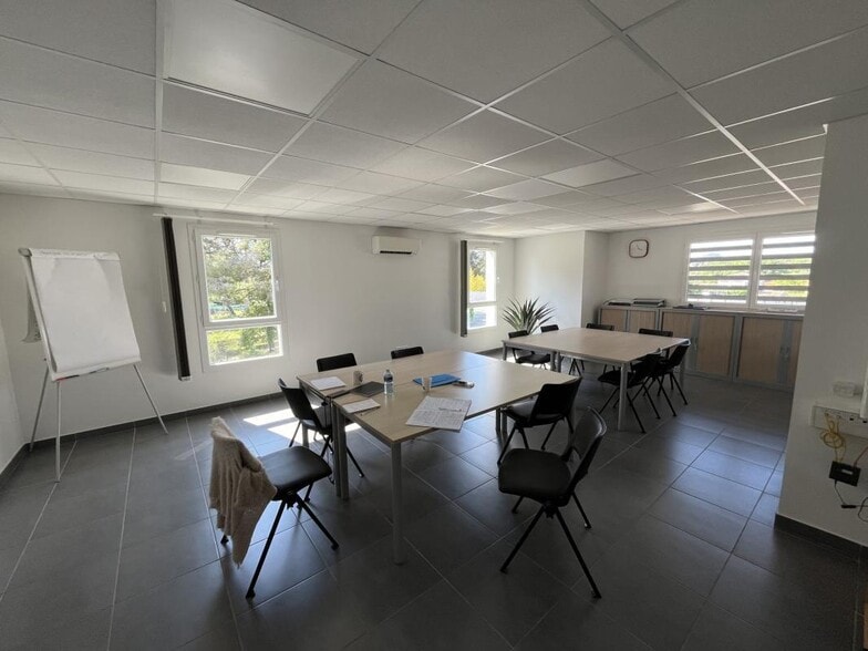 Bureau dans La Seyne-sur-Mer à vendre - Photo de l’immeuble – Image 2 sur 6