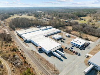 Plus de détails pour 206 E Frazier Ave, Liberty, NC - Bureau, Industriel/Logistique à louer