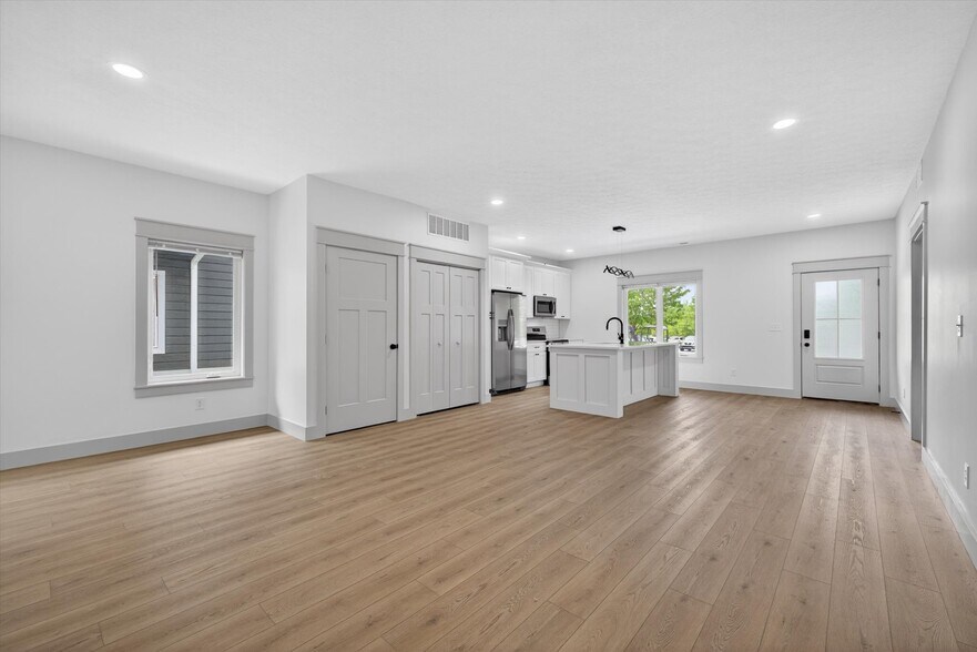 326 N Jefferson St, Bloomington, IN à vendre - Photo de l’immeuble – Image 3 sur 26