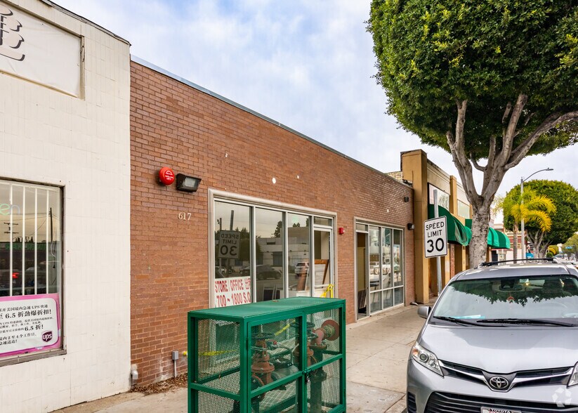 613-617 W Garvey Ave, Monterey Park, CA à vendre - Photo de l’immeuble – Image 2 sur 6