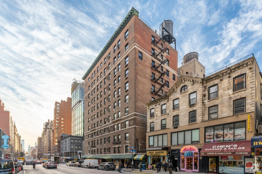 1210-1218 Lexington Ave, New York, NY à louer - Photo de l’immeuble – Image 2 sur 5