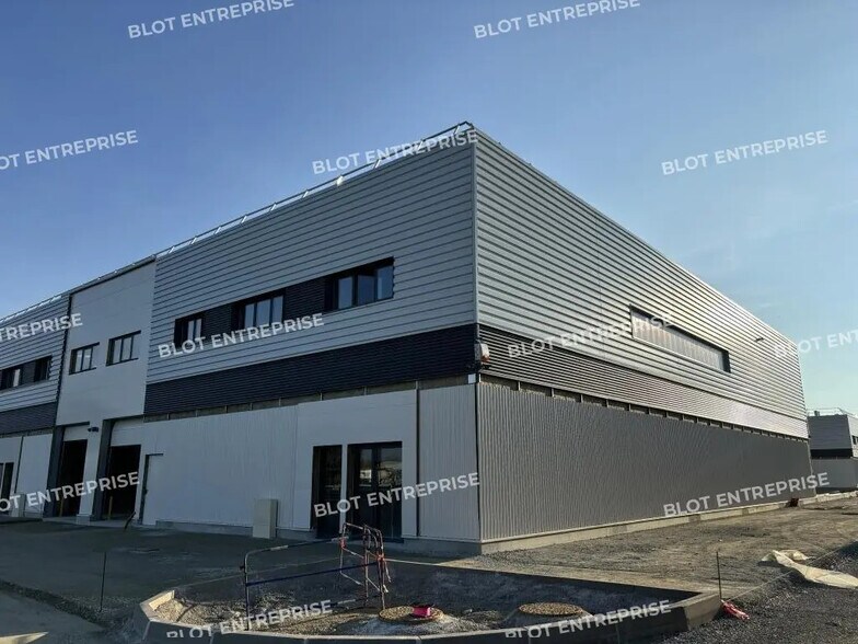 Local d’activités dans Saint-Aignan-Grandlieu à louer - Photo de l’immeuble – Image 1 sur 10