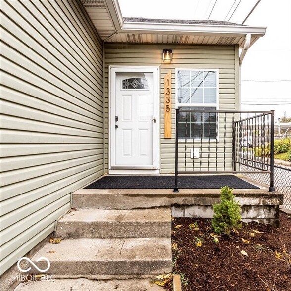1335 Barth Ave, Indianapolis, IN à vendre - Photo principale – Image 1 sur 2