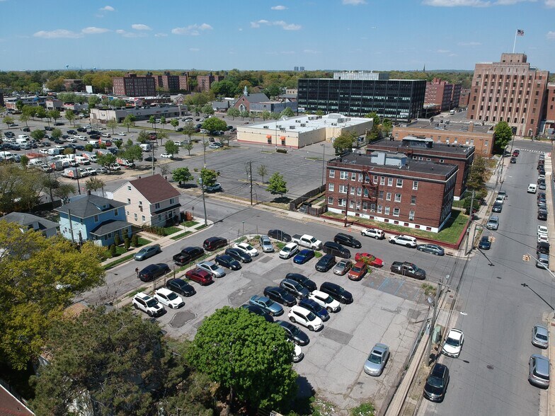 5 Liberty Ct, Hempstead, NY à vendre - Photo de l’immeuble – Image 3 sur 6