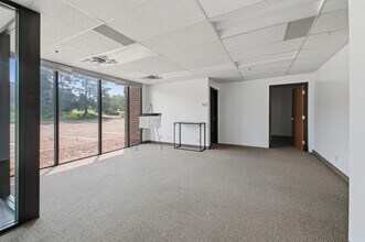 1301 Corporate Center Dr, Eagan, MN à louer Photo intérieure– Image 2 sur 8