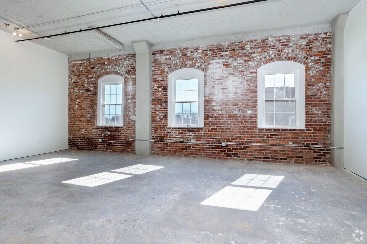 58 Pulaski St, Peabody, MA à louer Photo intérieure– Image 1 sur 1