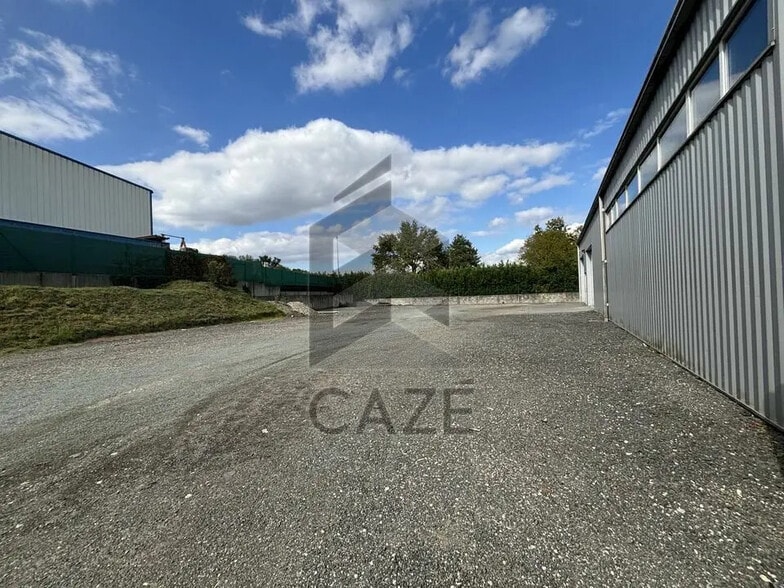Local d’activités dans Artigues-près-Bordeaux à louer - Photo de l’immeuble – Image 1 sur 8