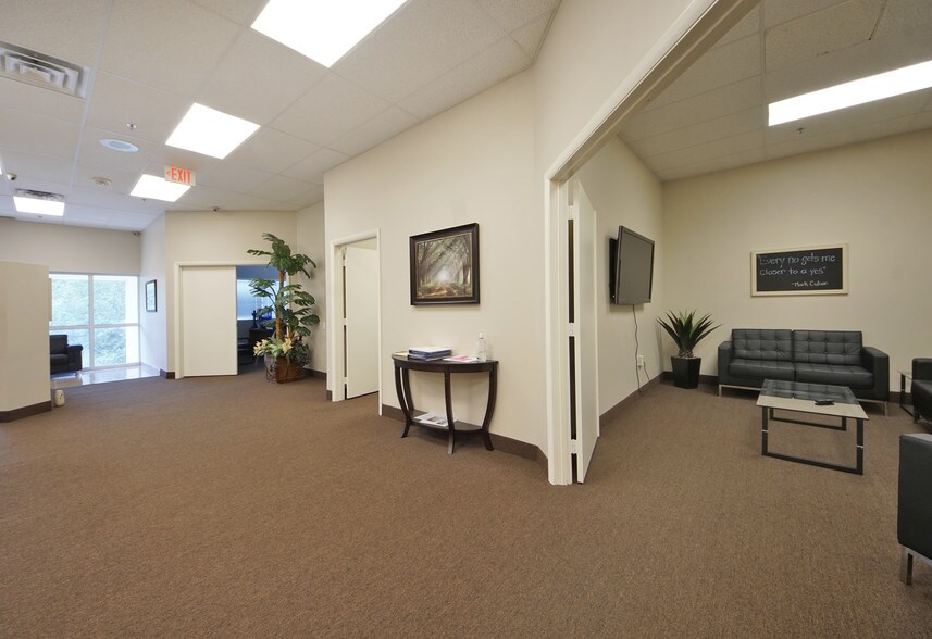 935 NW 31st Ave, Pompano Beach, FL à louer - Photo intérieure – Image 3 sur 27