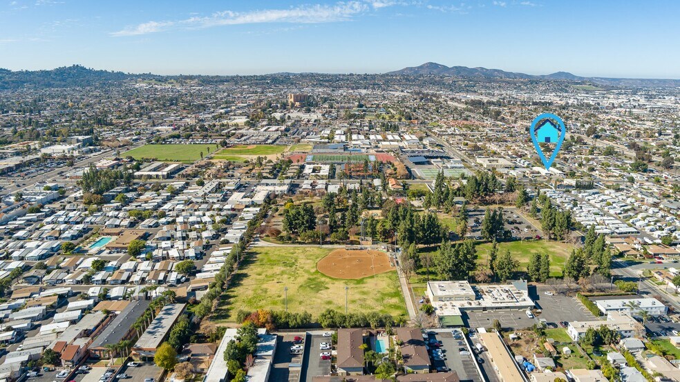 532 N 1st St, El Cajon, CA à vendre - Aérien – Image 3 sur 32