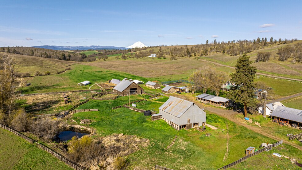 81338 Rail Hollow Rd, Dufur, OR à vendre - Photo de l’immeuble – Image 2 sur 46