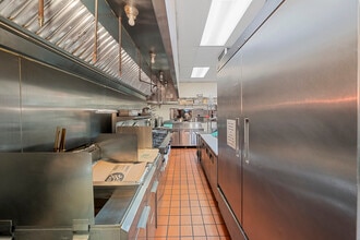 18506-18598 E Gale Ave, City of Industry, CA à louer Photo intérieure– Image 2 sur 8