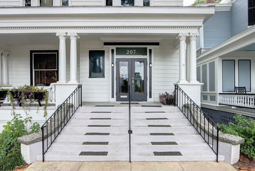 207 E 31st St, Savannah, GA à vendre - Photo de l’immeuble – Image 2 sur 15