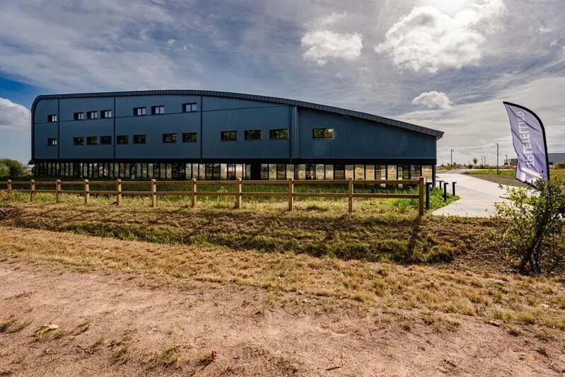 Bureau dans DOUVRES-LA-DÉLIVRANDE à louer - Photo de l’immeuble – Image 1 sur 9