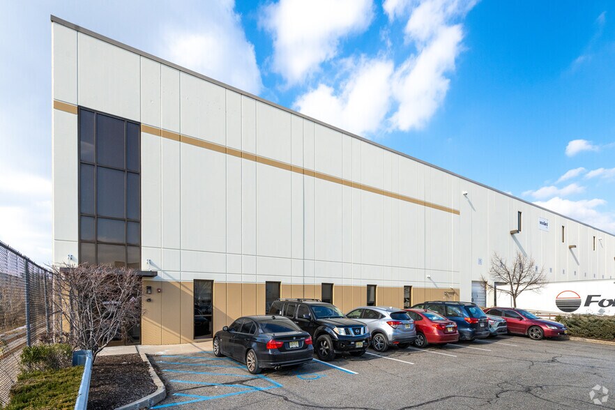 560-590 Bercik St, Elizabeth, NJ à louer - Photo de l’immeuble – Image 2 sur 5