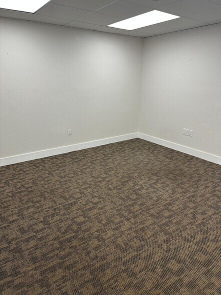 1157-1161 NW 159th Dr, Miami, FL à louer - Photo de l’immeuble – Image 3 sur 15
