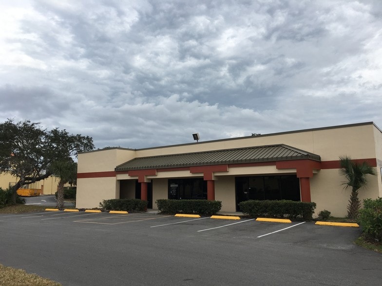 4545 Pleasant Hill Rd, Kissimmee, FL à louer - Photo de l’immeuble – Image 1 sur 34