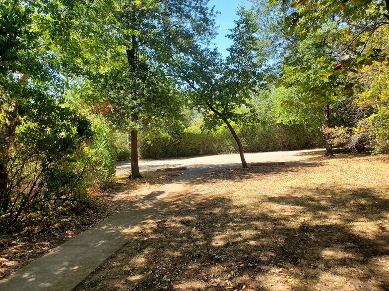 1313 W Abram St, Arlington, TX à louer - Photo de l’immeuble – Image 2 sur 19