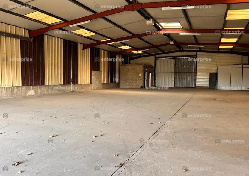 Local d’activités dans Amiens à louer - Photo de l’immeuble – Image 3 sur 4