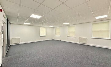 Unit 8A Bassett Court, Loake Close, Grange Park, Northampton à louer Photo intérieure– Image 1 sur 2