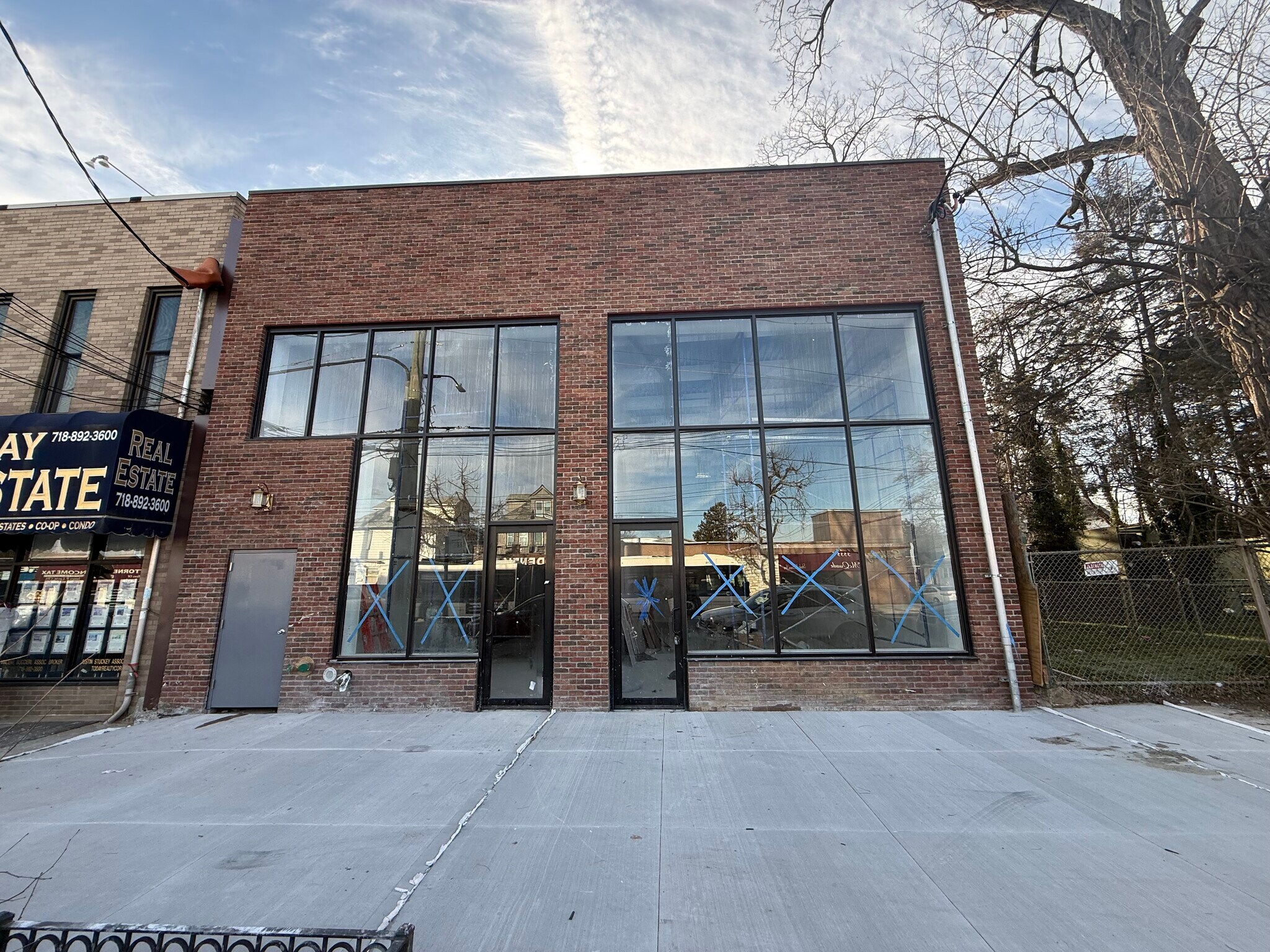 3546 E Tremont Ave, Bronx, NY à louer Photo principale– Image 1 sur 15