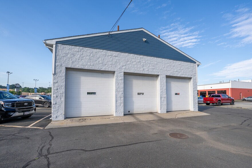 300 E Main St, Westfield, MA à vendre - Photo de l’immeuble – Image 2 sur 12