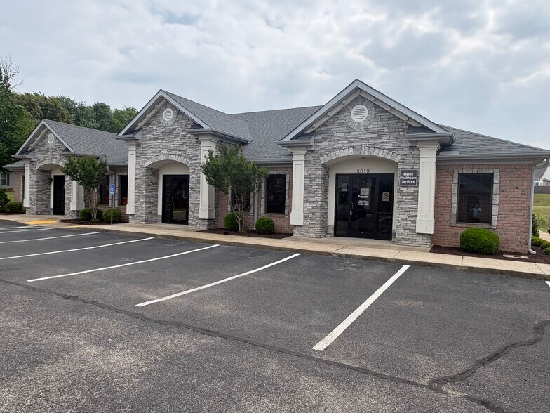 3015-3019 Greystone Sq, Jackson, TN à louer - Photo de l’immeuble – Image 1 sur 8