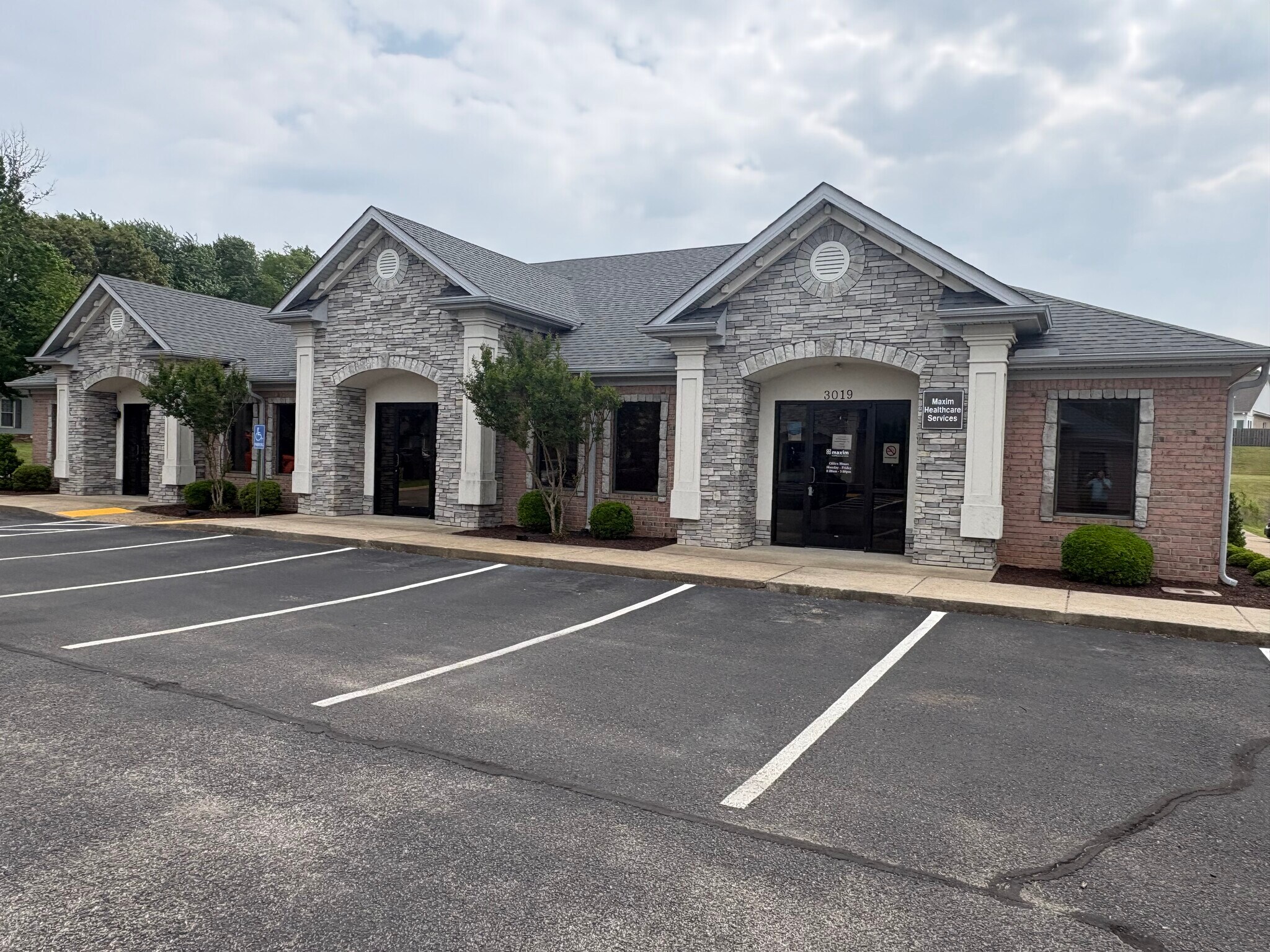 3015-3019 Greystone Sq, Jackson, TN à louer Photo de l’immeuble– Image 1 sur 9