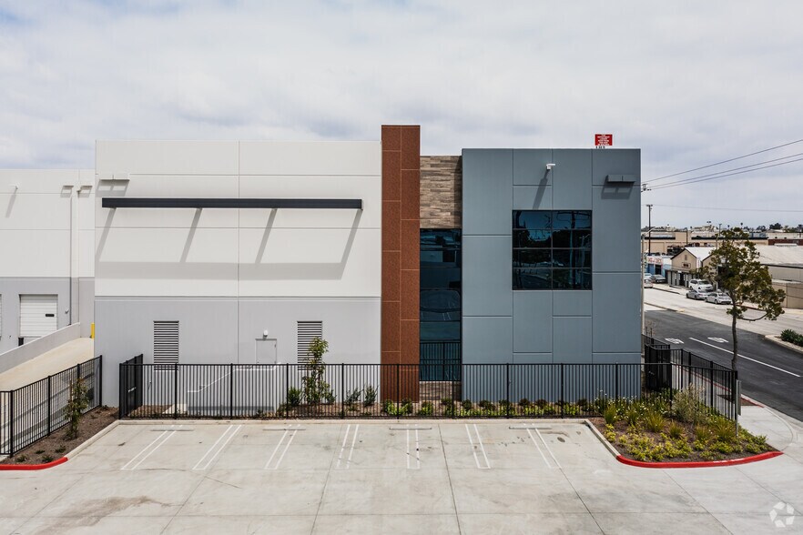 112 W Alondra Blvd, Gardena, CA à louer - Photo de l’immeuble – Image 3 sur 6