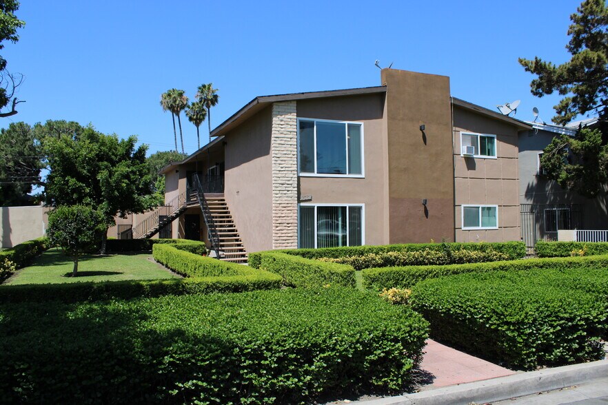 601 N Pauline St, Anaheim, CA à vendre - Photo de l’immeuble – Image 2 sur 9