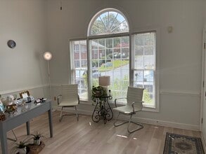 555 Sun Valley Dr, Roswell, GA à louer Photo intérieure– Image 1 sur 11