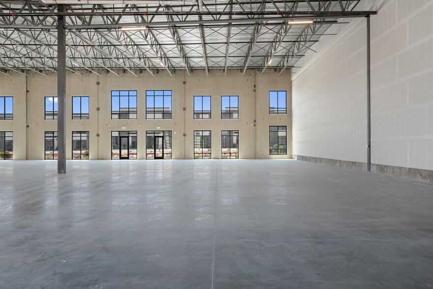 13895 S Regan Park Ln, Bluffdale, UT à louer - Photo de l’immeuble – Image 3 sur 13