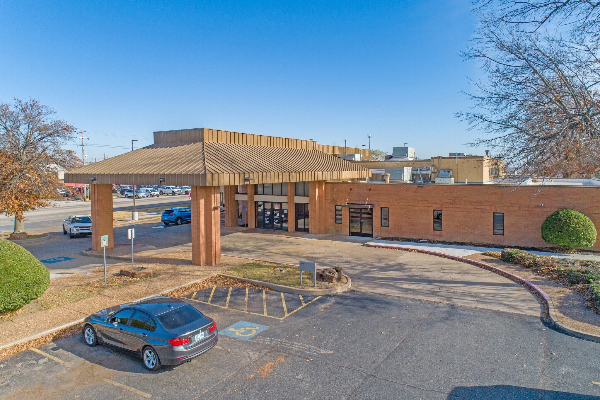 5950 E Admiral Pl, Tulsa, OK à vendre Photo principale– Image 1 sur 44