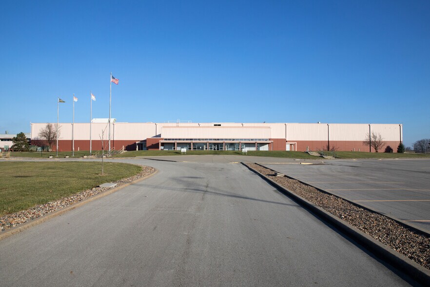 11401 N Congress Ave, Kansas City, MO à louer - Photo de l’immeuble – Image 2 sur 3