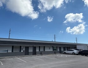 4861-4875 NE 12th Ave, Fort Lauderdale, FL à louer Photo de l’immeuble– Image 1 sur 4