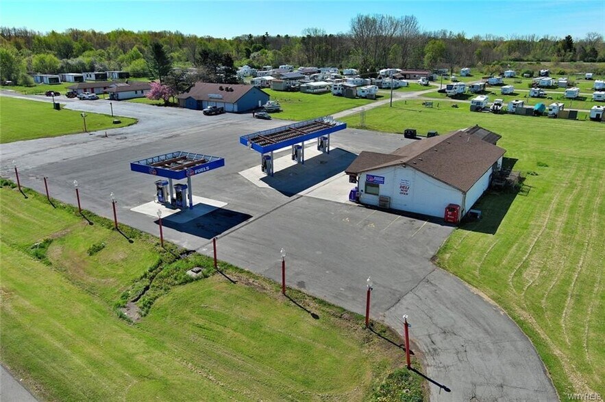 5764 E Lake Rd, Burt, NY à vendre - Photo de l’immeuble – Image 3 sur 30