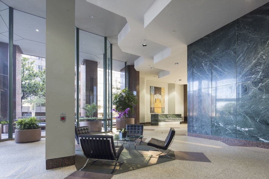 10866 Wilshire Blvd, Los Angeles, CA à louer - Hall d’entrée – Image 2 sur 41