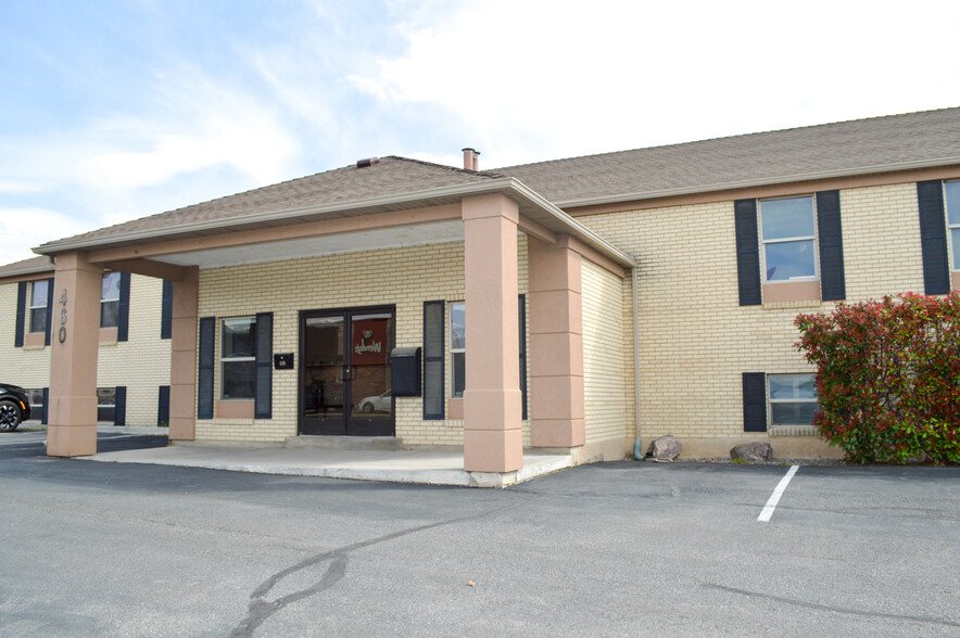 460 E 1000 N, North Salt Lake, UT à louer - Photo de l’immeuble – Image 1 sur 34