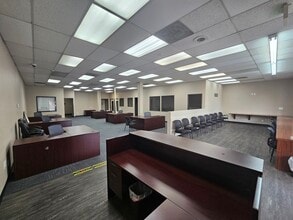 16250 Paramount Blvd, Paramount, CA à louer Photo intérieure– Image 1 sur 5