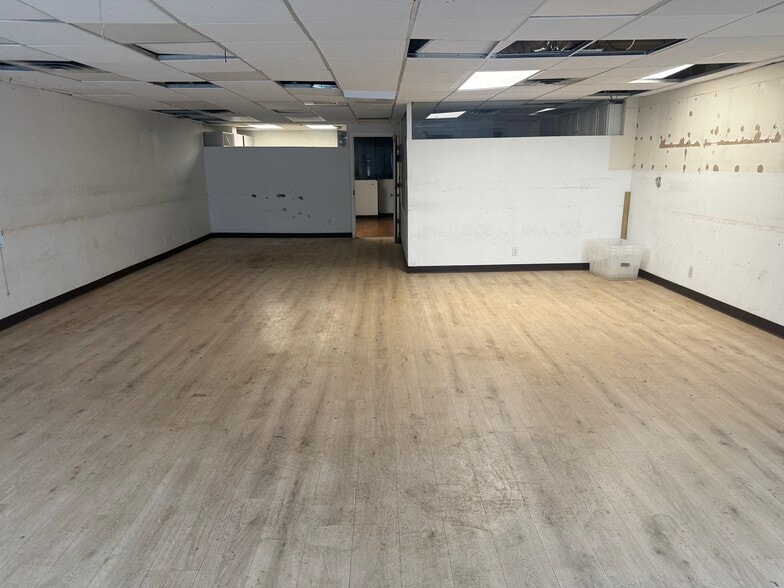 521 47th Rd, Long Island City, NY à louer - Photo de l’immeuble – Image 3 sur 10
