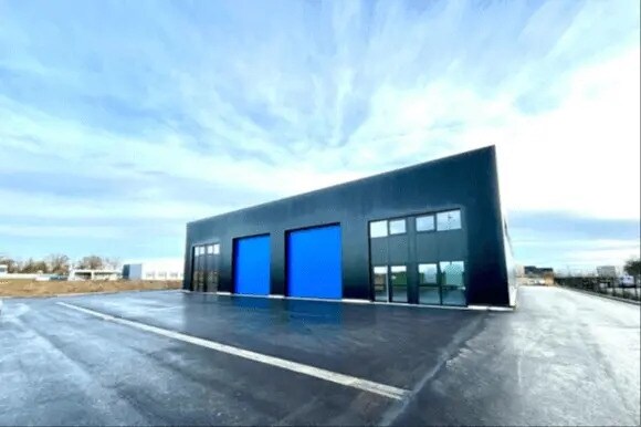 Plus de détails pour Local d'activités à louer