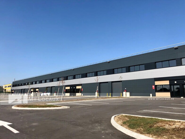 Local d’activités dans Aulnay-sous-Bois à louer - Photo de l’immeuble – Image 2 sur 7