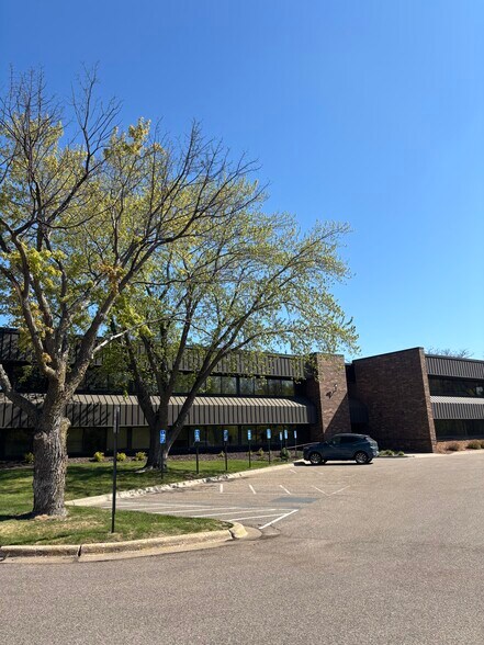 4825 Olson Memorial Hwy, Golden Valley, MN à vendre - Photo de l’immeuble – Image 2 sur 2