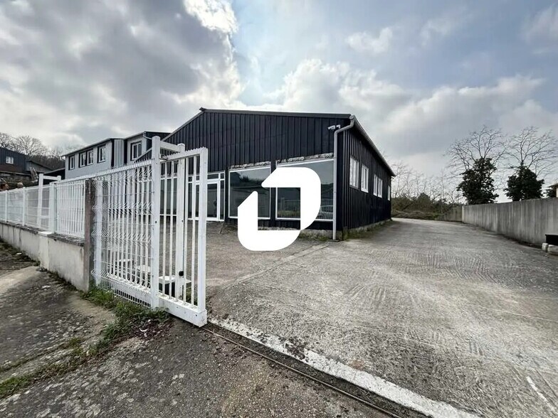 Local d’activités dans Étampes à louer - Photo de l’immeuble – Image 1 sur 11