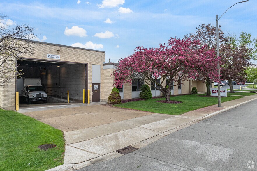 857 N Larch Ave, Elmhurst, IL à louer - Photo de l’immeuble – Image 3 sur 5