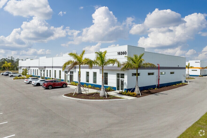 16360 Innovation Ln, Fort Myers, FL à vendre - Photo de l’immeuble – Image 2 sur 10