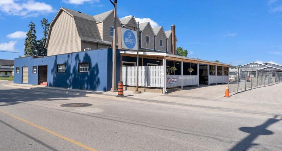 307 Queen St, Essex, ON à vendre Photo principale– Image 1 sur 2