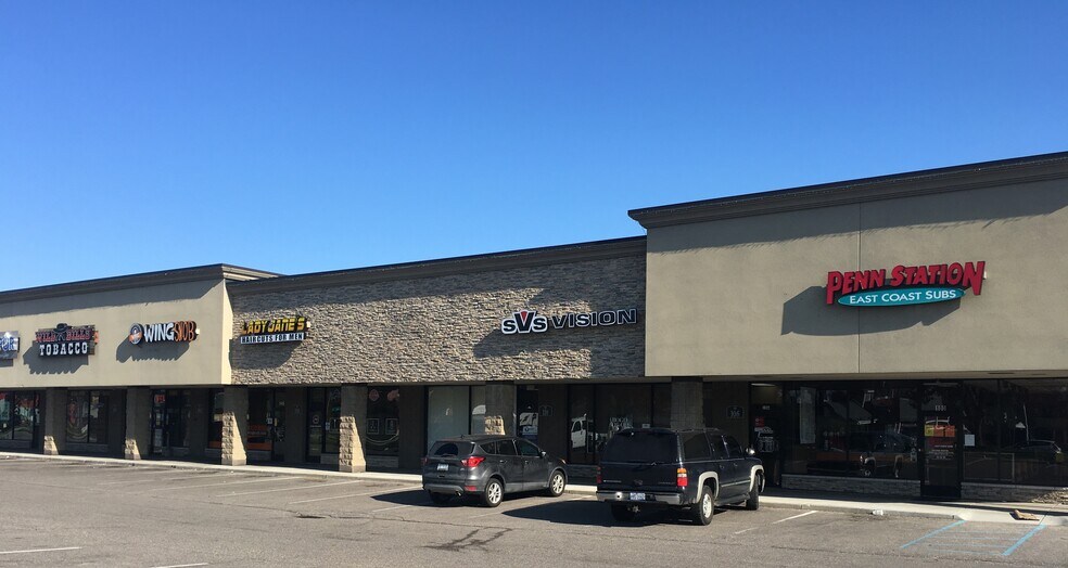 100-200 W Twelve Mile Rd, Madison Heights, MI à louer - Photo de l’immeuble – Image 3 sur 4